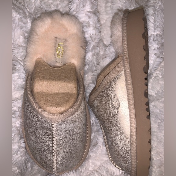 KIDS KEEGAN METALLIC UGG PLUSH FAUX FUR LINED SLIPPERS FOR KIDS - Picture 2 of 7